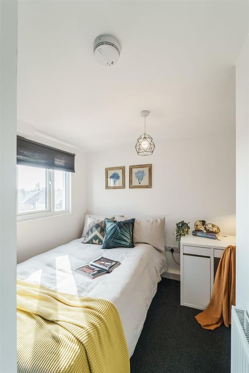 Property photo 2 of 12 Room 5