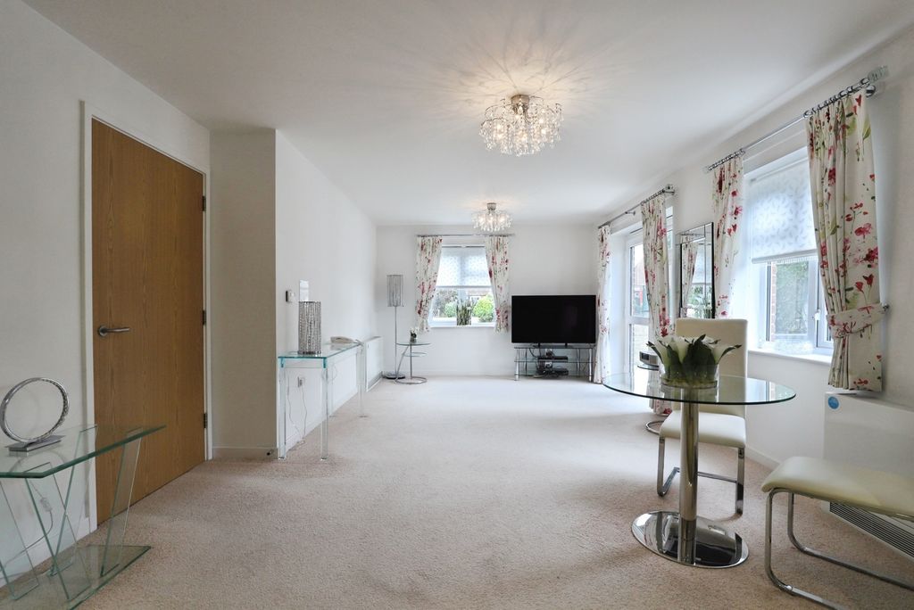 Property photo 3 of 10 Pbox-Img.Jpg