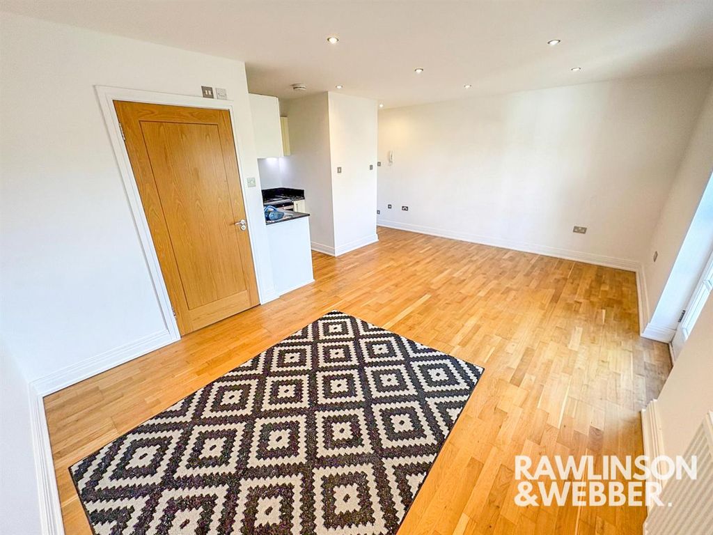 Property photo 3 of 8 c36Df0F3-d1c1-4038-A9A1-2Ae7d5cc750B.Jpg