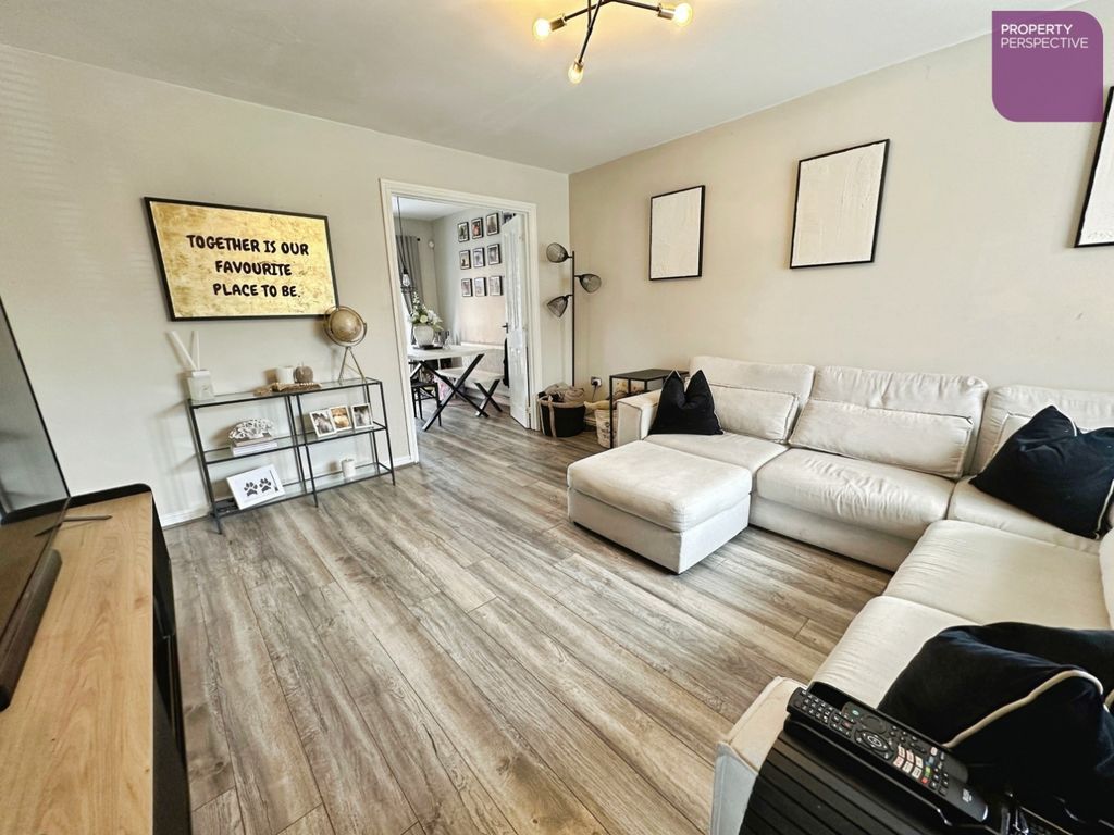 Property photo 2 of 12 Lounge
