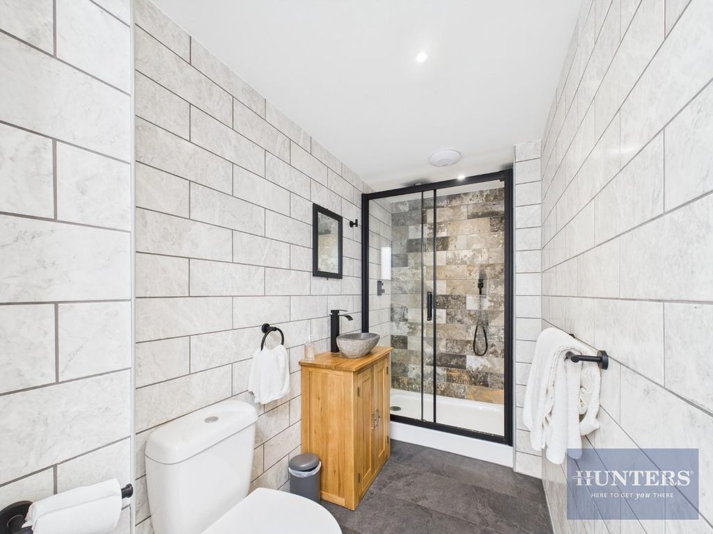 Property photo 2 of 9 Bathroom