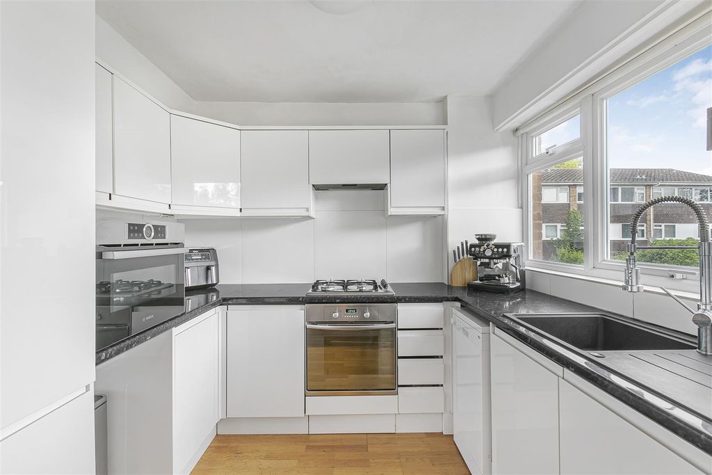 Property photo 3 of 27