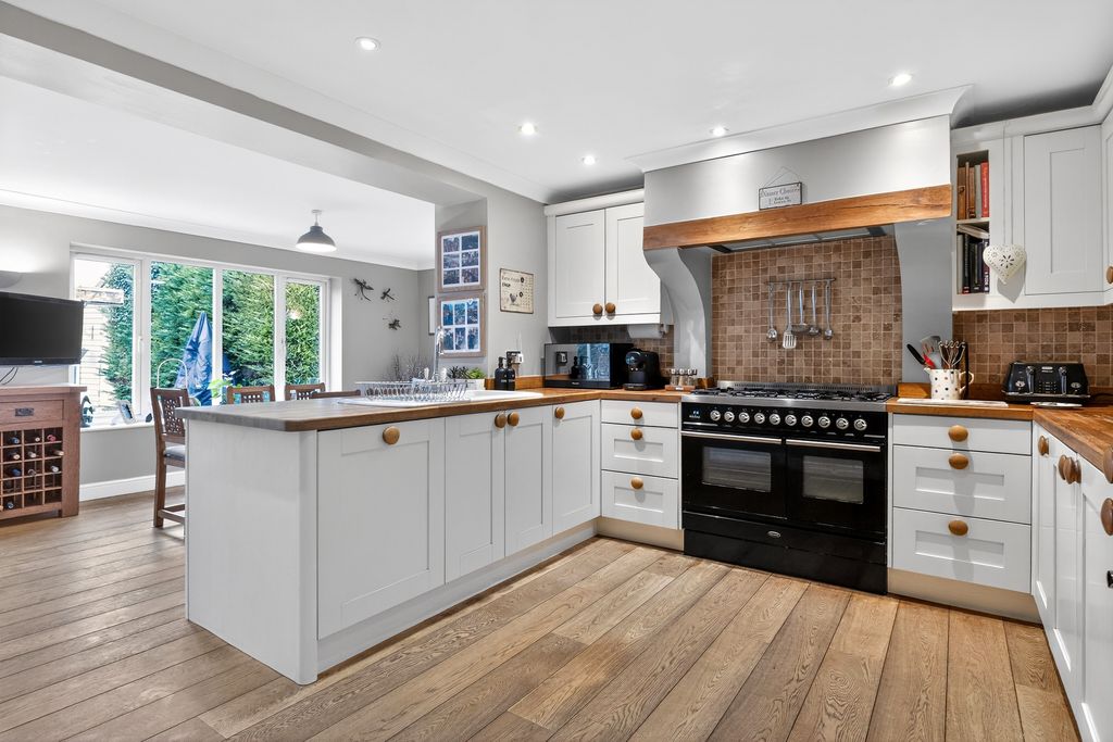 Property photo 3 of 20 Kitchen