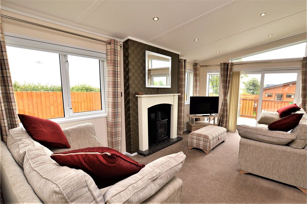 Property photo 3 of 13 Picture No. 02