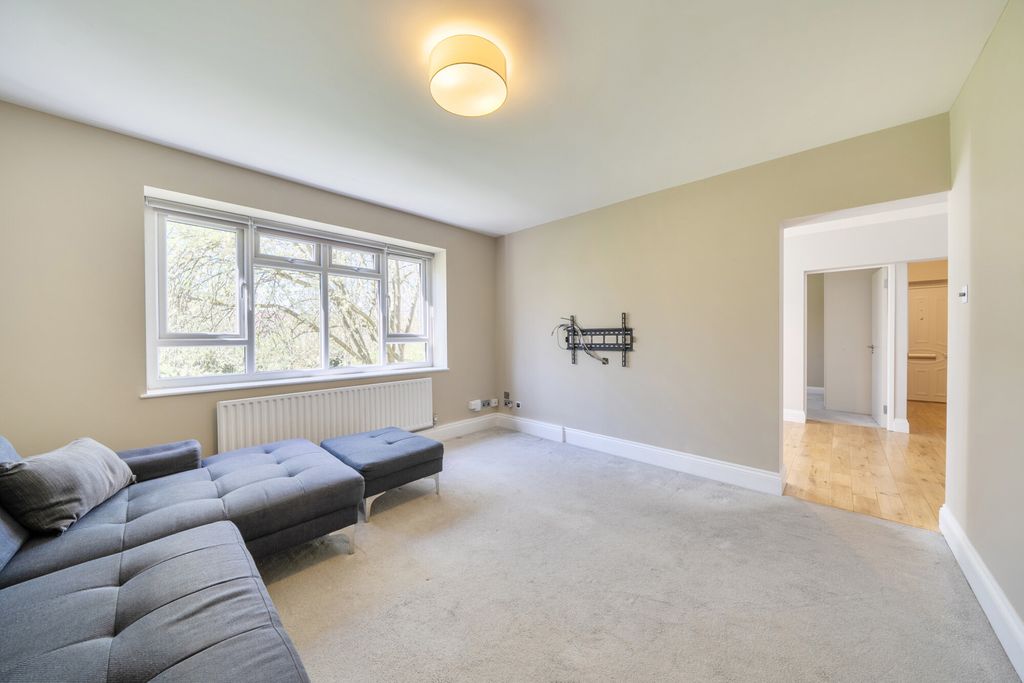 Property photo 3 of 20 1415936-3-69d5027...