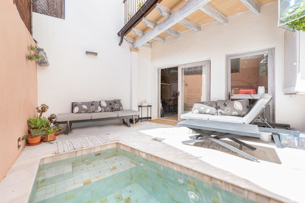 Property photo 1 of 20 Pool Terrace (1)