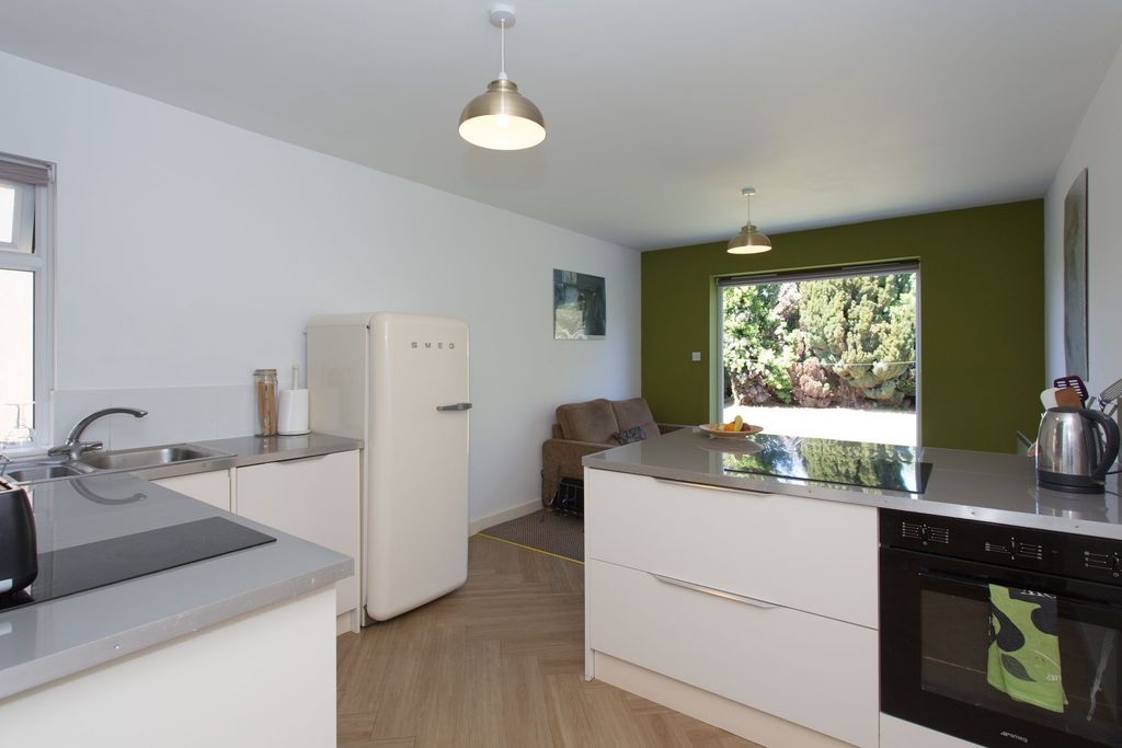 Property photo 3 of 19 Kitchen/Breakfast Room
