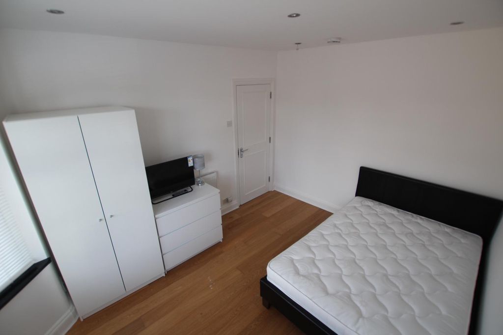 Property photo 1 of 10 Bedroom 1 (A).Jpg
