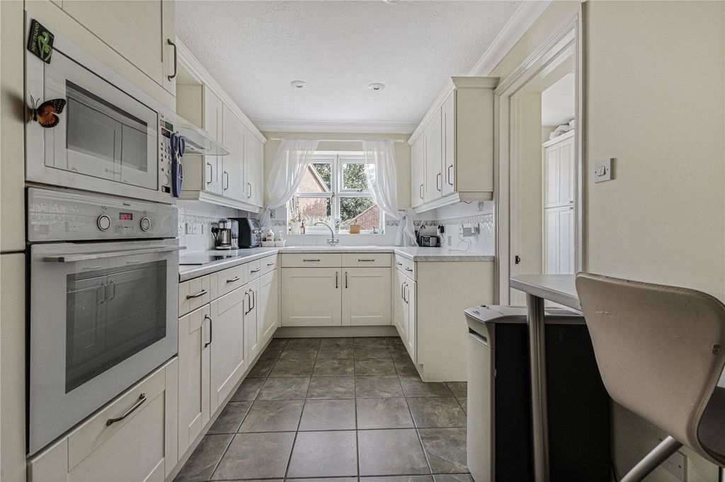 Property photo 3 of 25 Kitchen