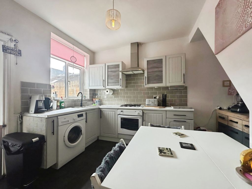 Property photo 3 of 15 Kitchen