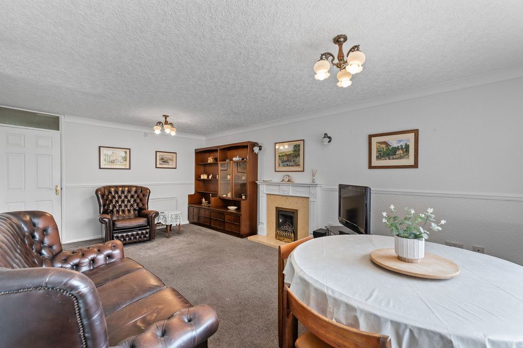 Property photo 3 of 27