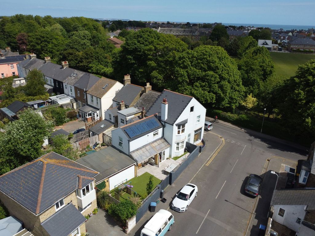 Property photo 1 of 37