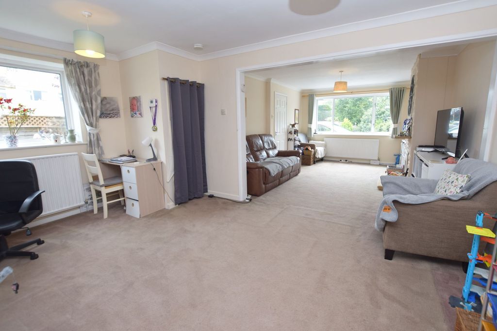 Property photo 3 of 12