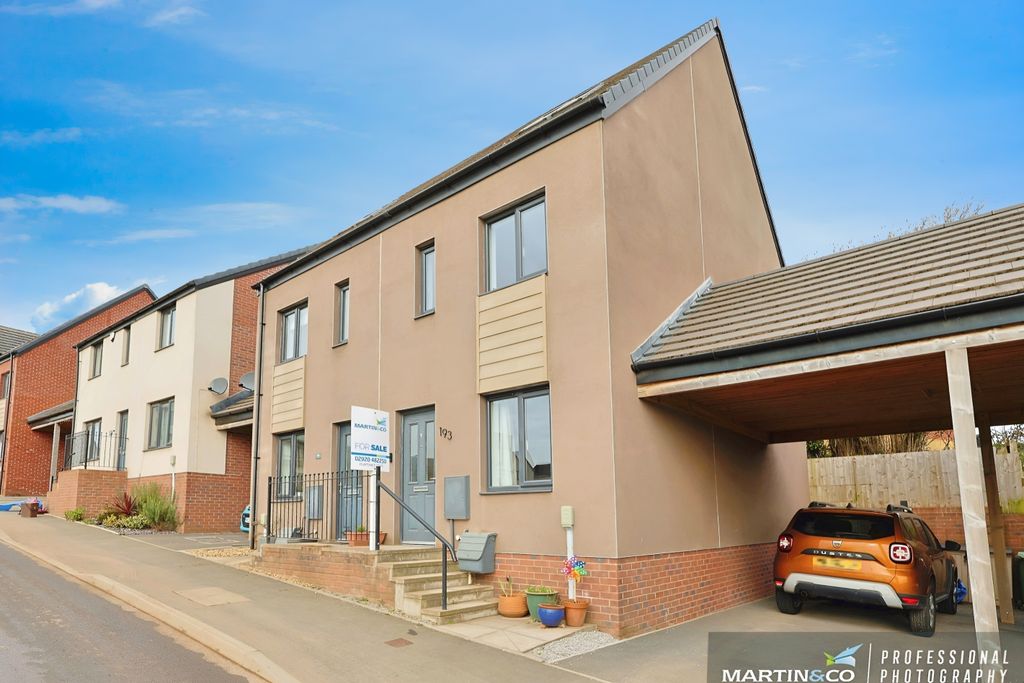 Property photo 1 of 32