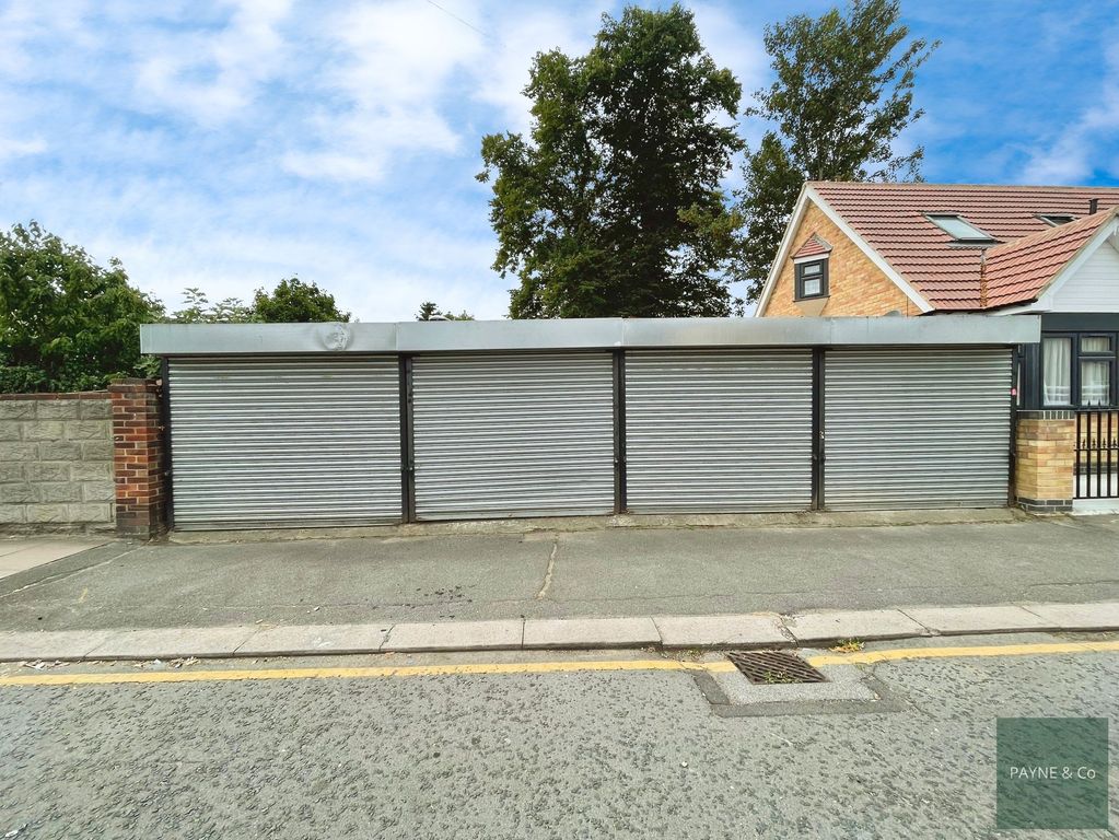 Property photo 2 of 20 Garages X4