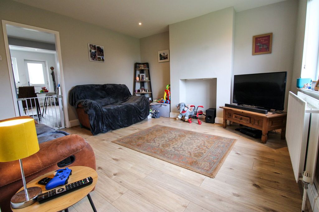 Property photo 3 of 11