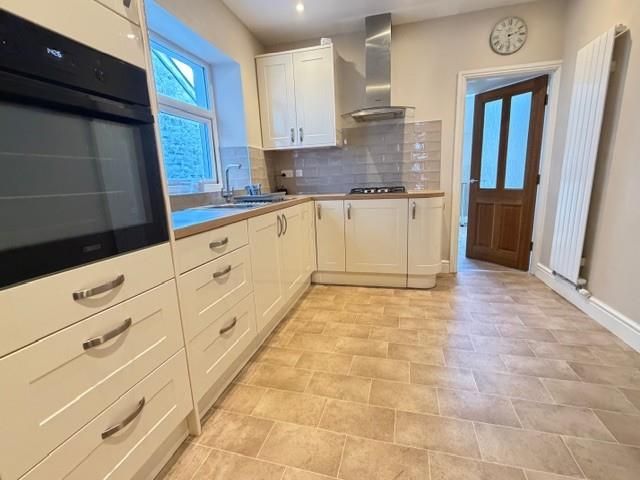 Property photo 3 of 19 Kitchen