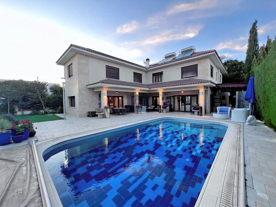 Property photo 1 of 49