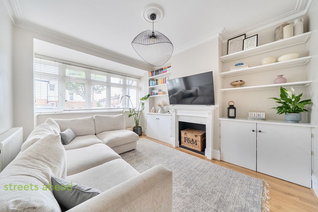 Property photo 2 of 14 296758E8-Cef9-4c7...