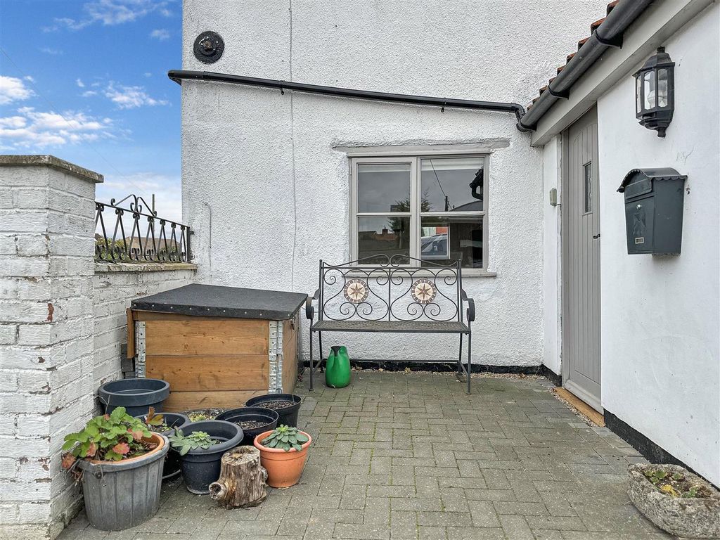 Property photo 3 of 14 Block Paved Seating Area 423