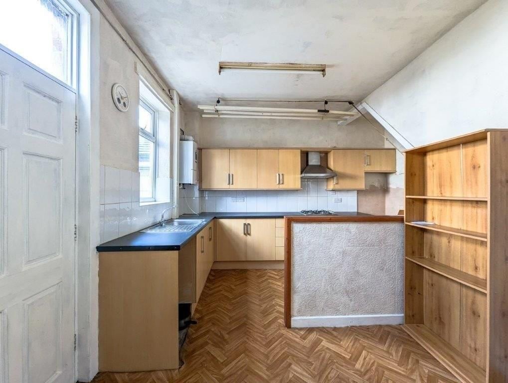 Property photo 3 of 18 Kitchen.Jpg
