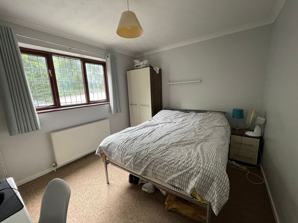 Property photo 1 of 6 Bedroom 3