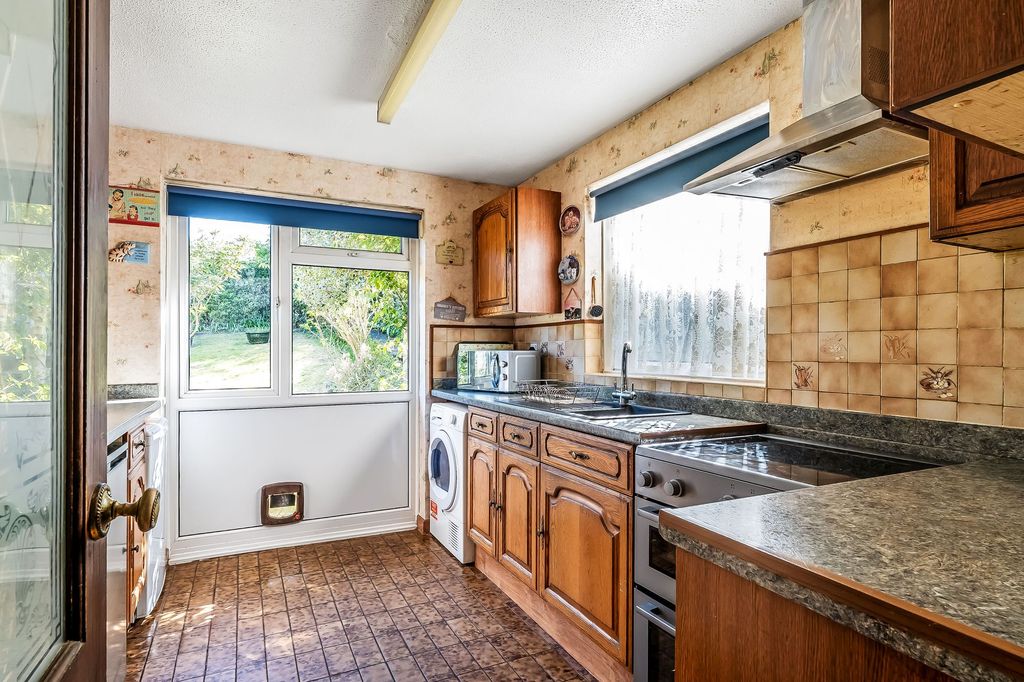 Property photo 3 of 28