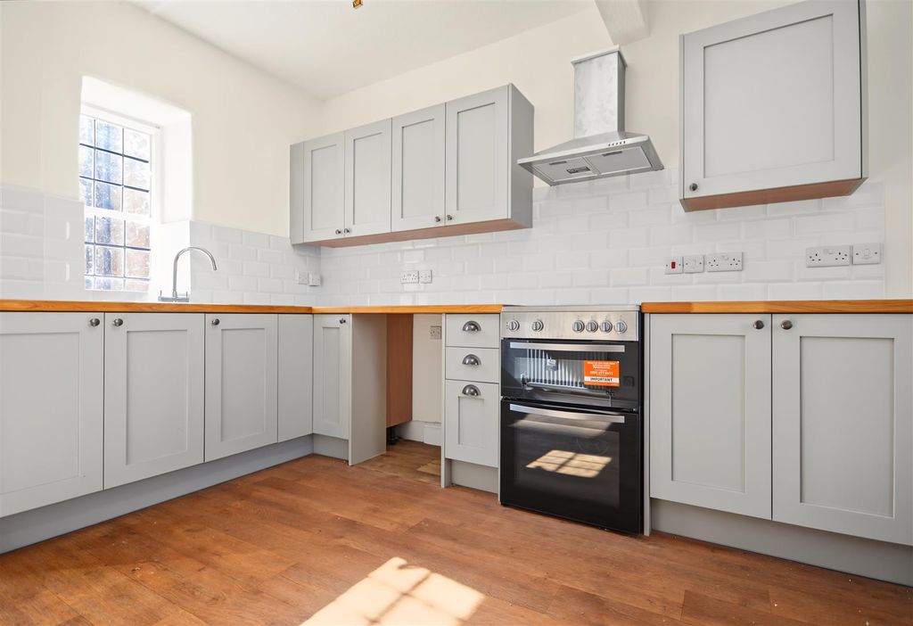 Property photo 2 of 19 Kitchen