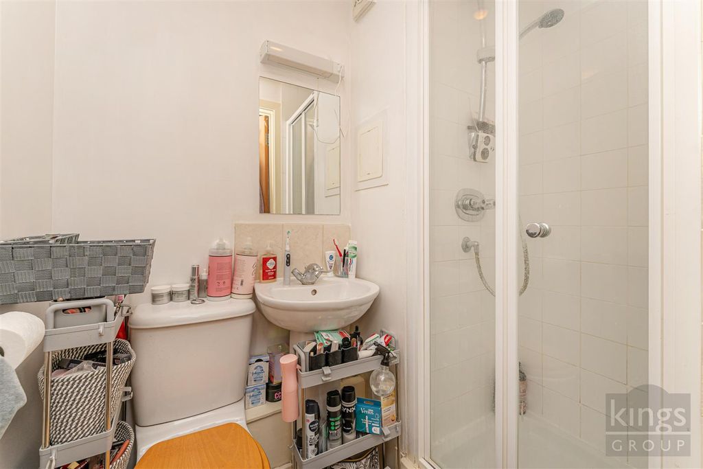 Property photo 3 of 17 En Suite