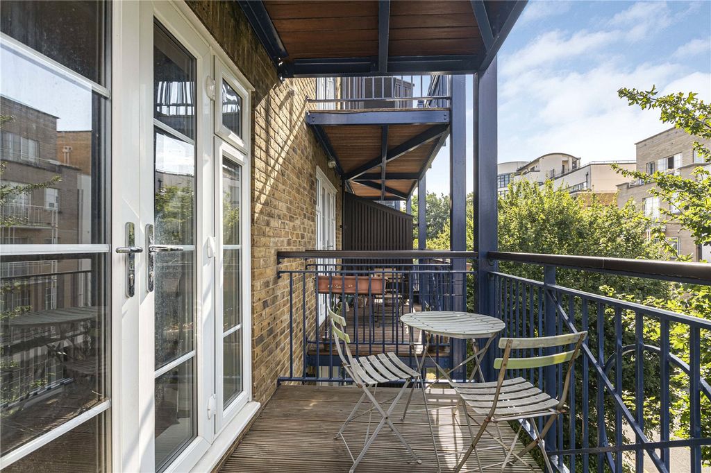 Property photo 2 of 20 Balcony