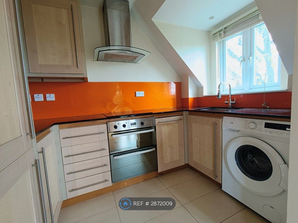 Property photo 3 of 9 Kitchen