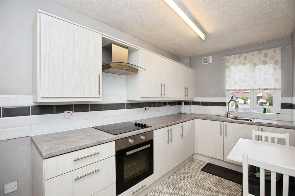 Property photo 3 of 16 Kitchen