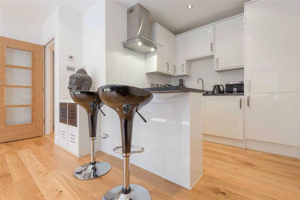 Property photo 3 of 12 Picture No. 02