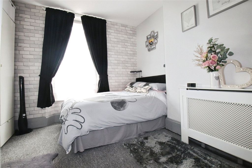 Property photo 2 of 12 Picture No. 06