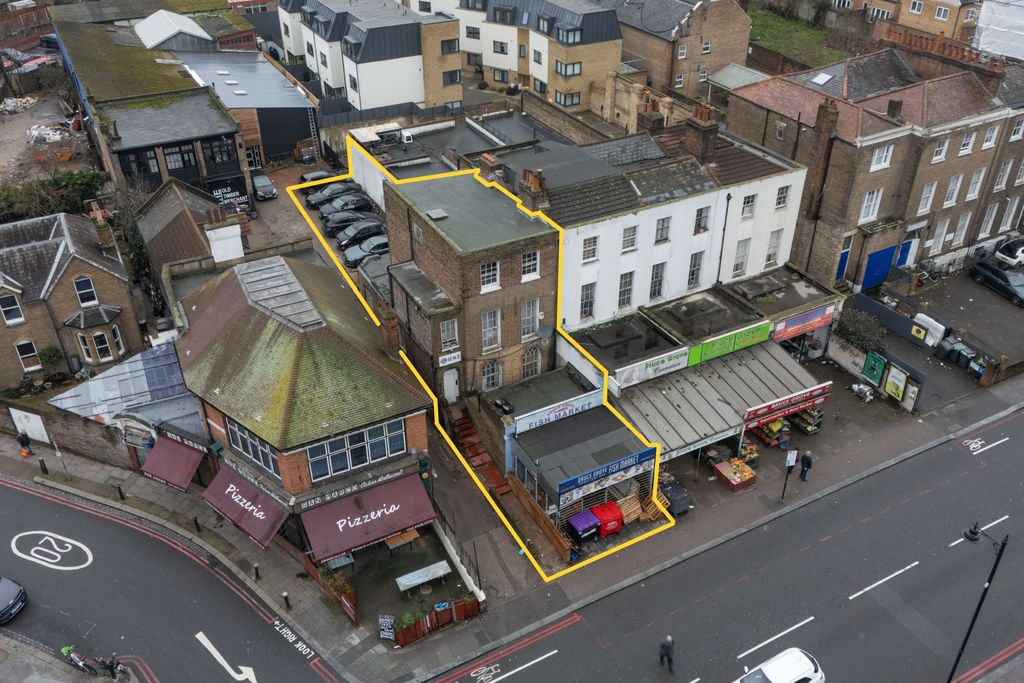 Property photo 1 of 13 1 Bruce Grove, Tottenham, London, N17 6Ra