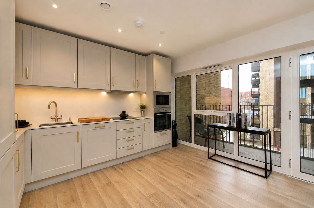 Property photo 3 of 18 5414782