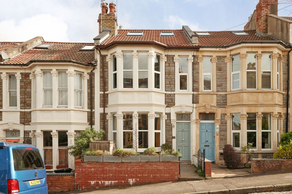 Property photo 2 of 36