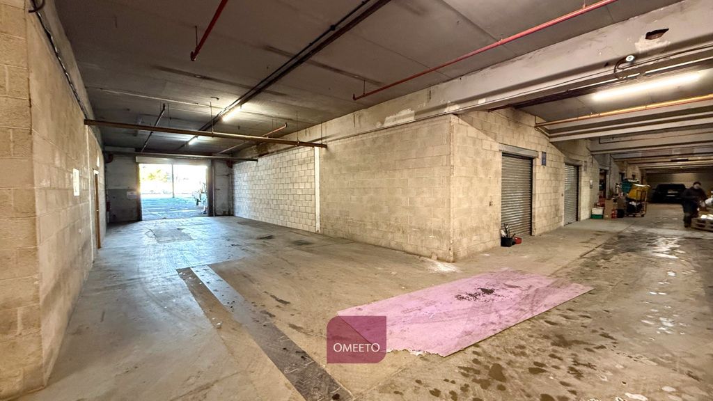 Property photo 3 of 3 Store To Rent