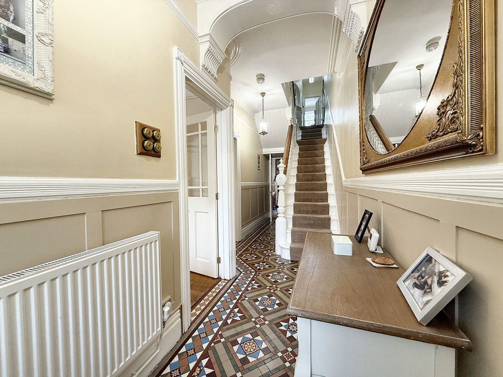 Property photo 2 of 49