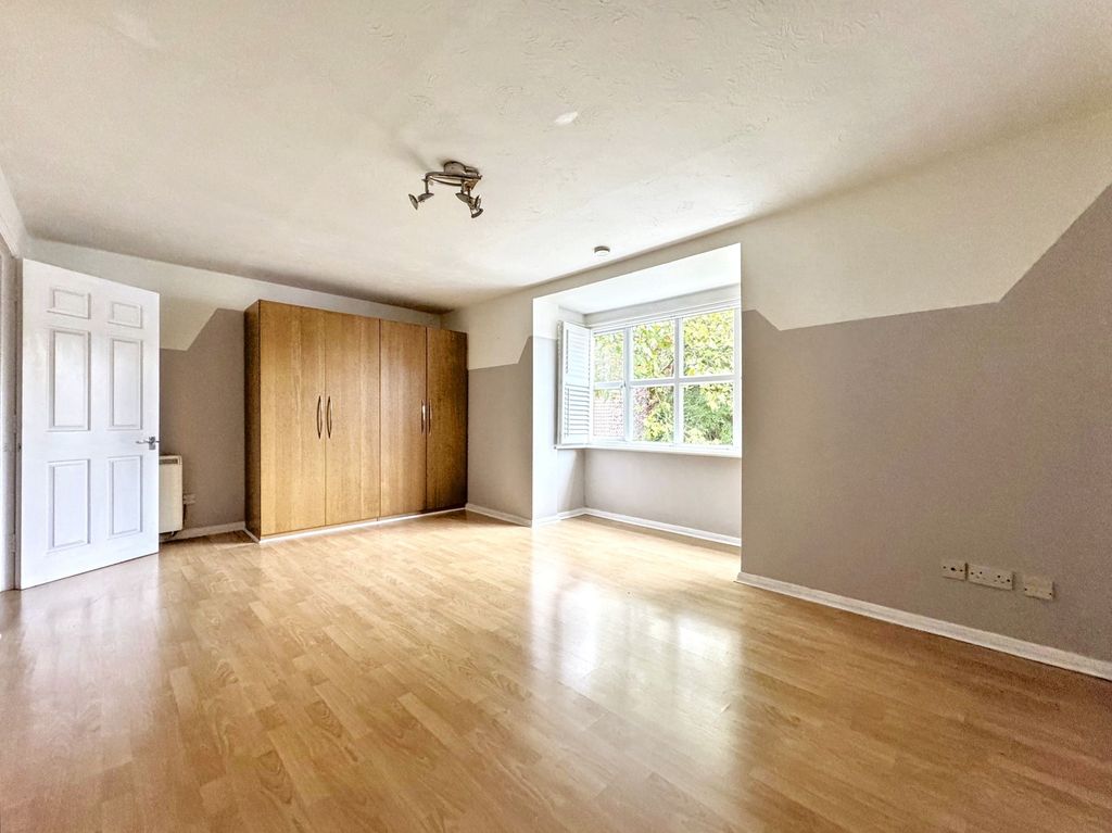 Property photo 3 of 9 Lounge