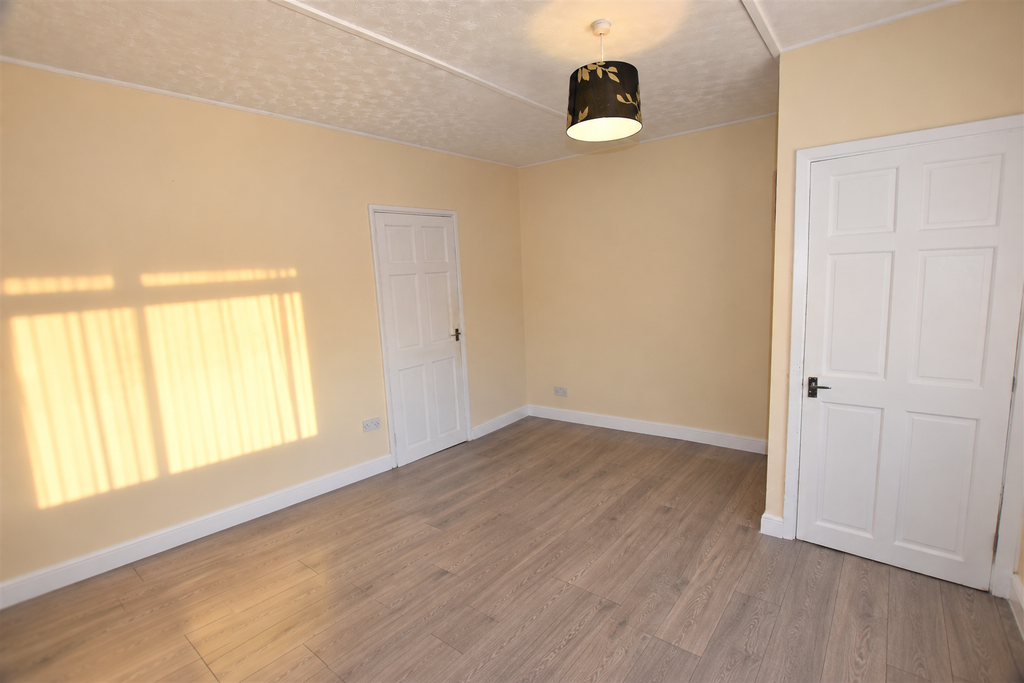 Property photo 3 of 11 Living Room