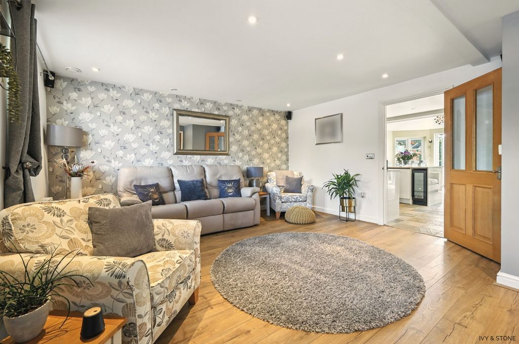 Property photo 2 of 32 4483111