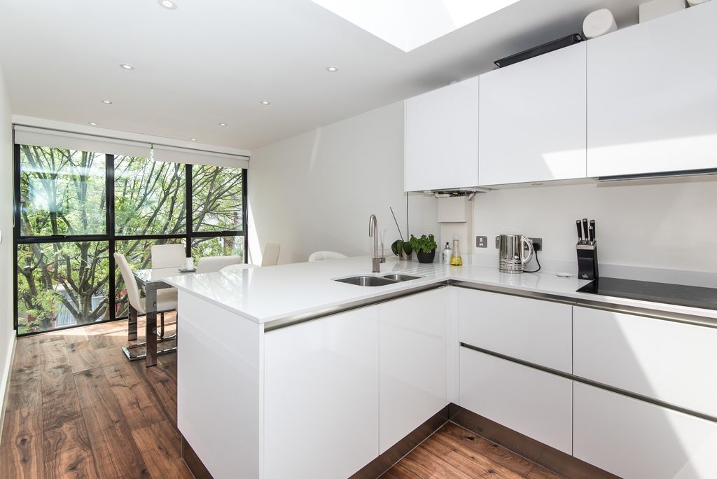 Property photo 2 of 8