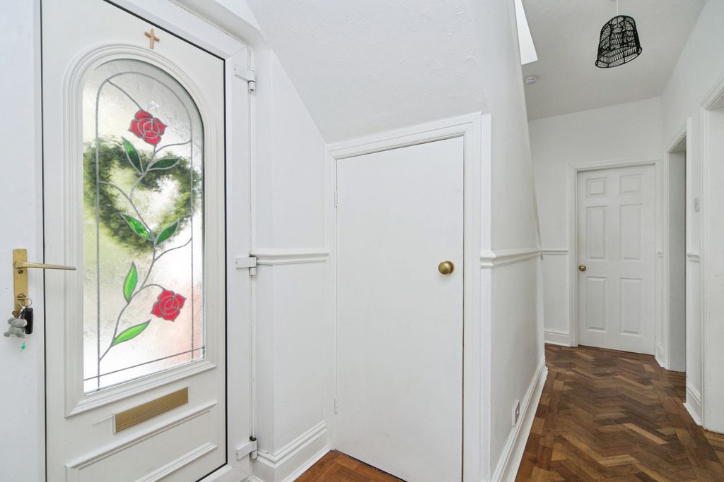 Property photo 3 of 17 Photo