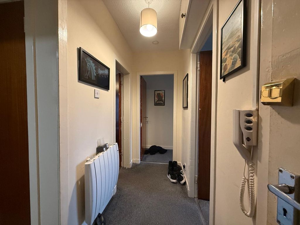 Property photo 2 of 14 Hallway