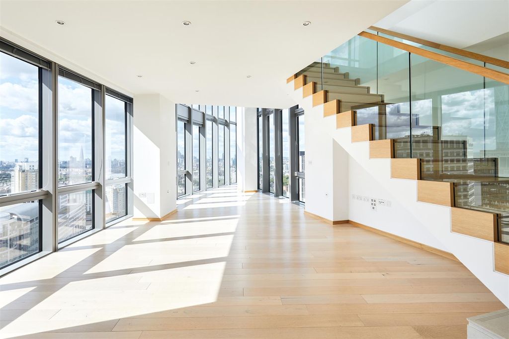 Property photo 1 of 19 Reception