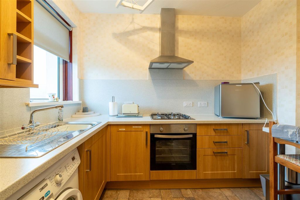 Property photo 3 of 16 S006.Jpg