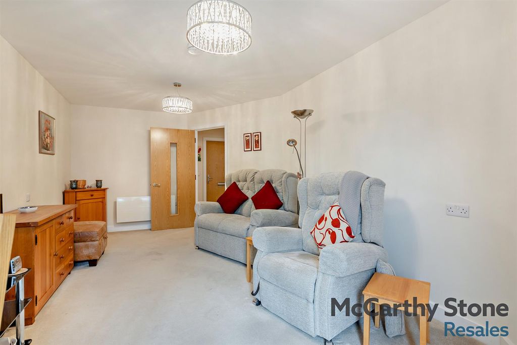 Property photo 3 of 27 8670576-Interior12-800.Jpg