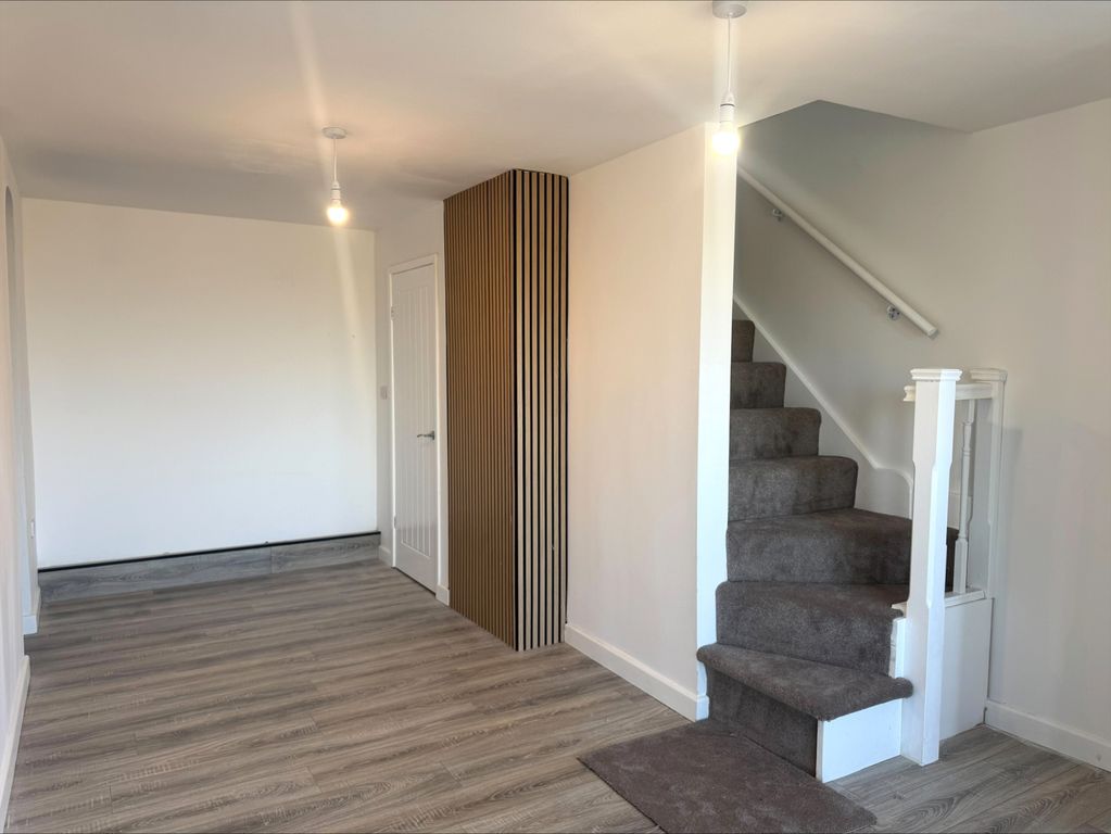 Property photo 2 of 20 Lounge