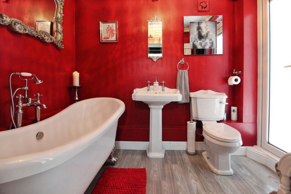 Property photo 2 of 26 Bathroom